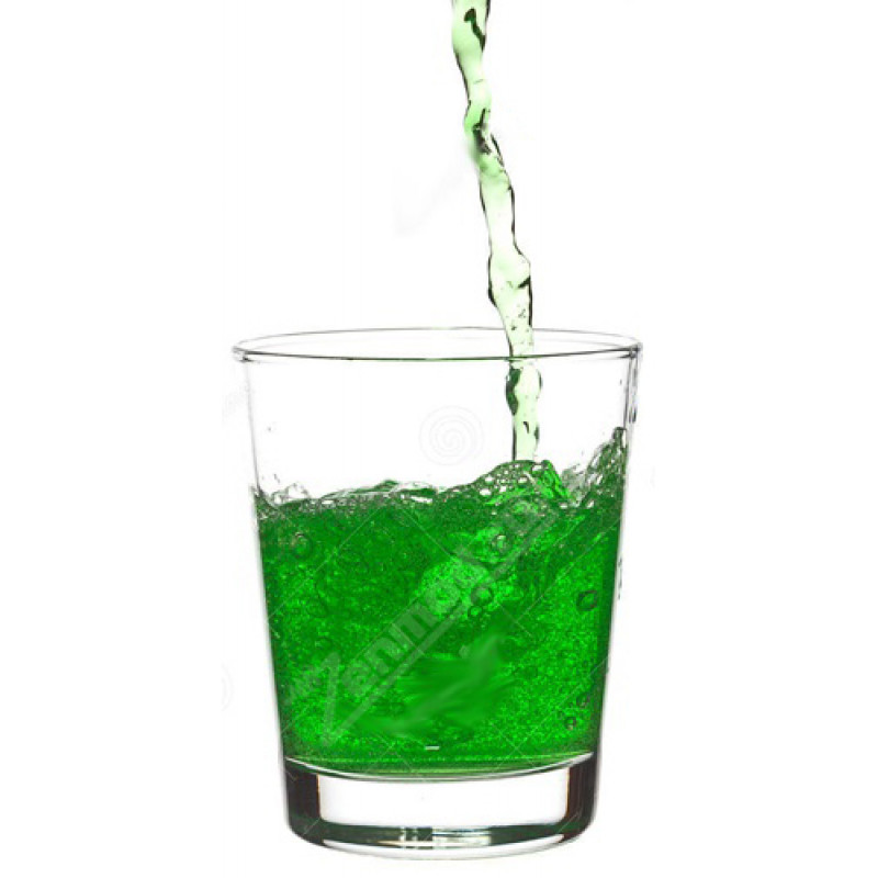 Стакан с зеленой водой. Тархун в стакане. Стакан с зеленой жидкостью. Зеленый напиток на белом фоне. Тархун напиток в бокале.